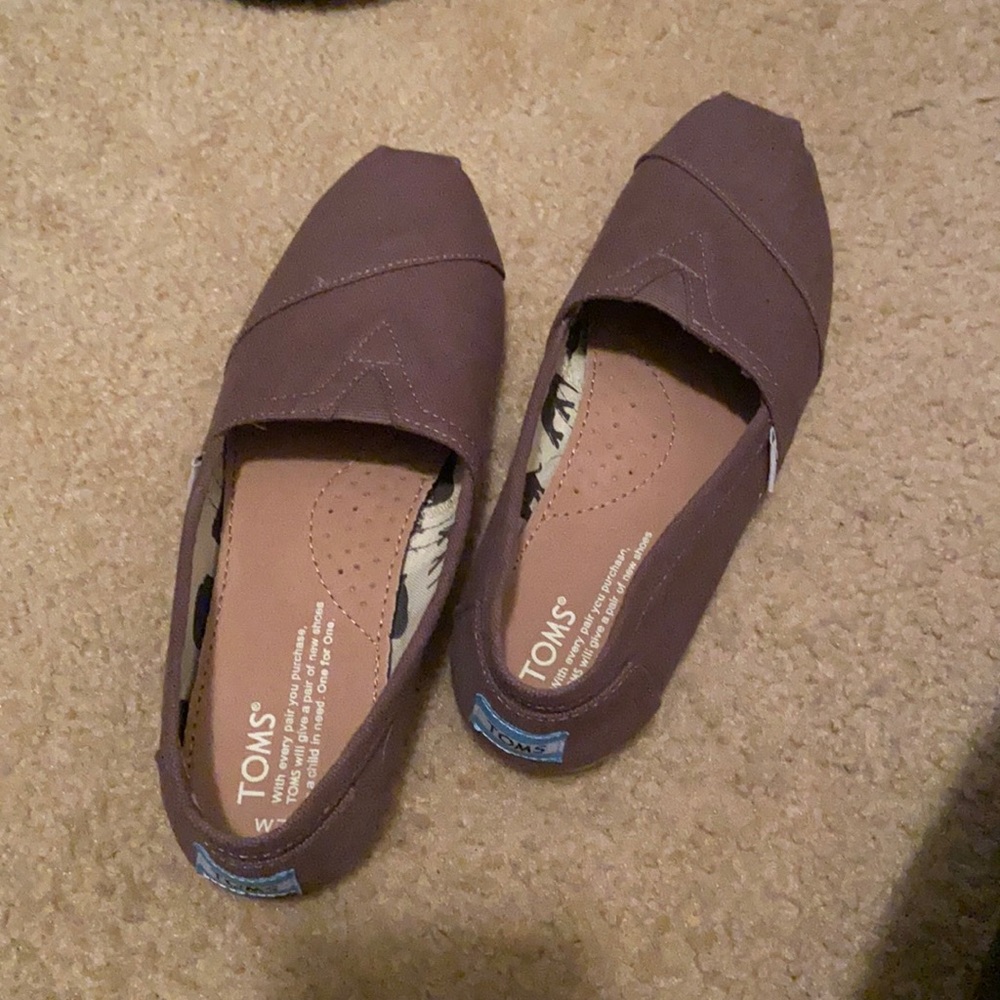Women’s slip on Toms